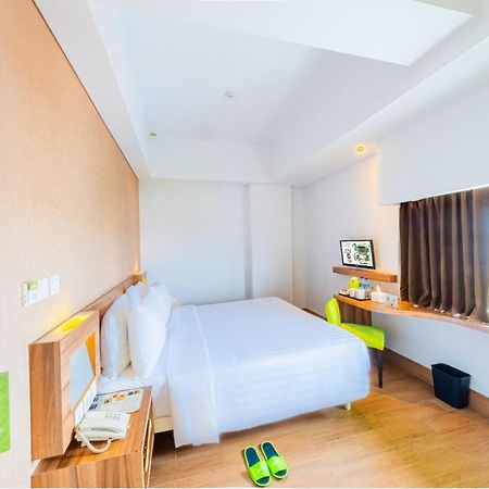 Whiz Prime Hotel Balikpapan Exteriér fotografie